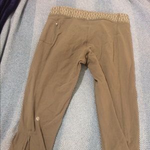 Green Lululemon capri